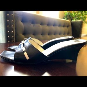 Anne Klein low wedge